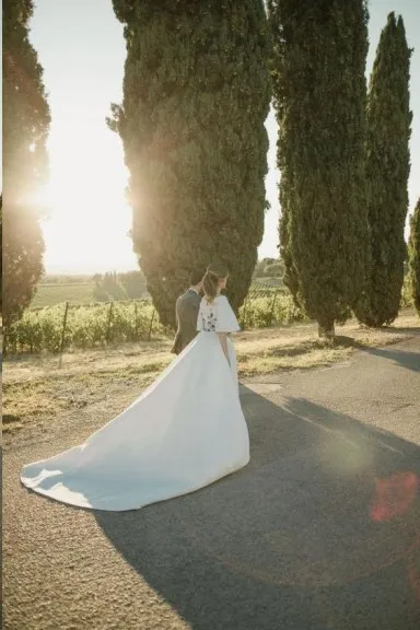 Hochzeitskleid Bateau Stickerei Romantisches Halbarm Brautkleid Twa4832