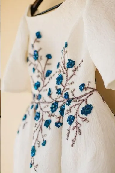Hochzeitskleid Bateau Stickerei Romantisches Halbarm Brautkleid Twa4832